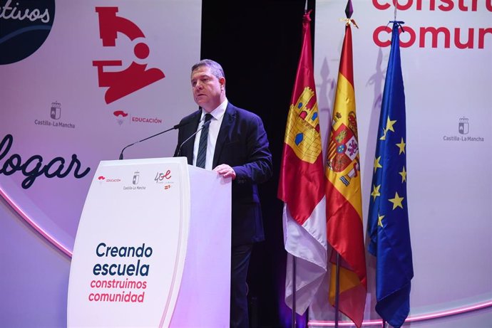 El presidente de C-LM, Emiliano García-Page, durante la entrega de reconocimientos con motivo del Día de la Enseñanza