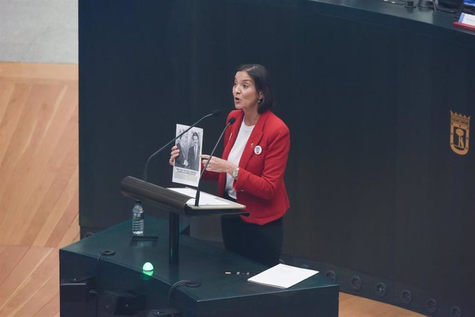 La portavoz del PSOE en el Ayuntamiento de Madrid, Reyes Maroto, interviene durante una sesión extraordinaria del Pleno municipal en el Ayuntamiento de Madrid 