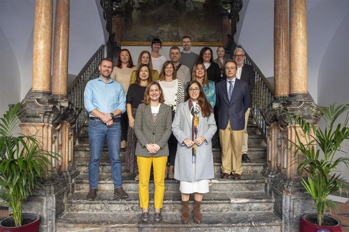La delegada de Hacienda y Fondos Europeos de la institución provincial, Ana Rosa Ruz (primera fila, a la dcha.), en la recepción a la comitiva croata.