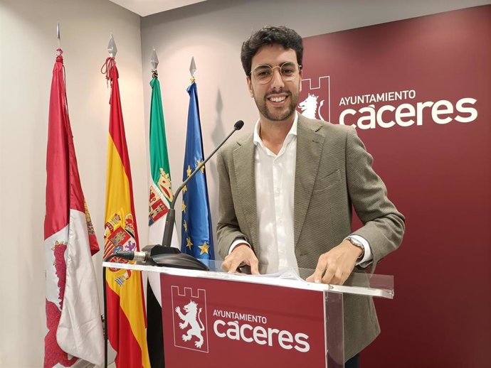 El Gobierno de Cáceres asegura que en las aulas "no puede ni debe haber adoctrinamiento de ningún tipo" 