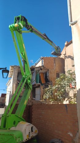 Comienza el derribo del inmueble de la calle Olivo número 7, declarado en ruina inminente tras desplomarse una medianera