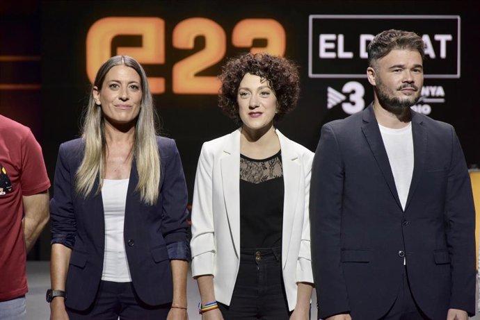 Archivo - Míriam Nogueras (Junts), Aina Vidal (Sumar), y Gabriel Rufián (ERC), en un debate electoral de 23 de julio 
