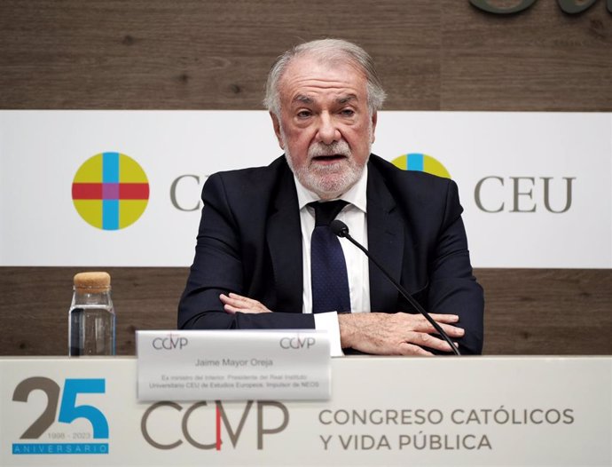 El exministro del Interior, presidente del Real Instituto Universitario CEU de Estudios Europeos e impulsor de NEOS, Jaime Mayor Oreja, en el 25 Congreso Católicos y Vida Pública.