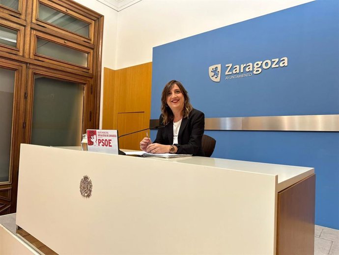 La portavoz del PSOE, Lola Ranera, en la sala de prensa del Ayuntamiento de Zaragoza
