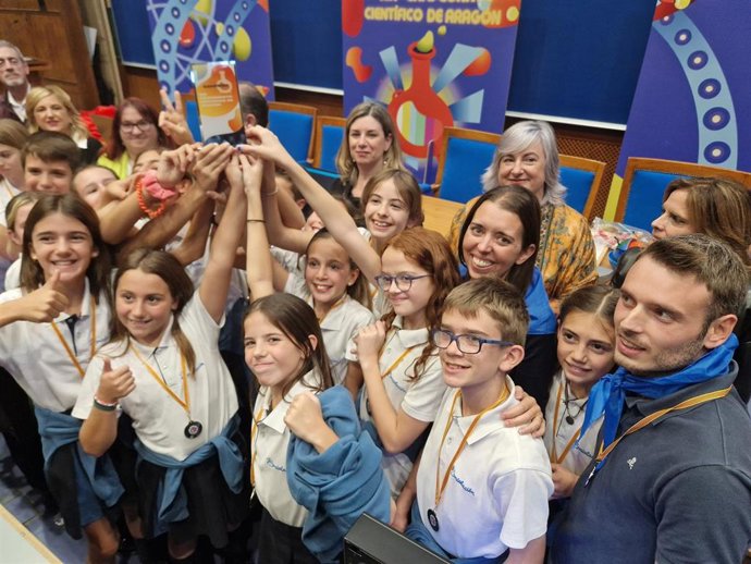 Alumnos del Colegio 'Madre María Rosa Molas'.