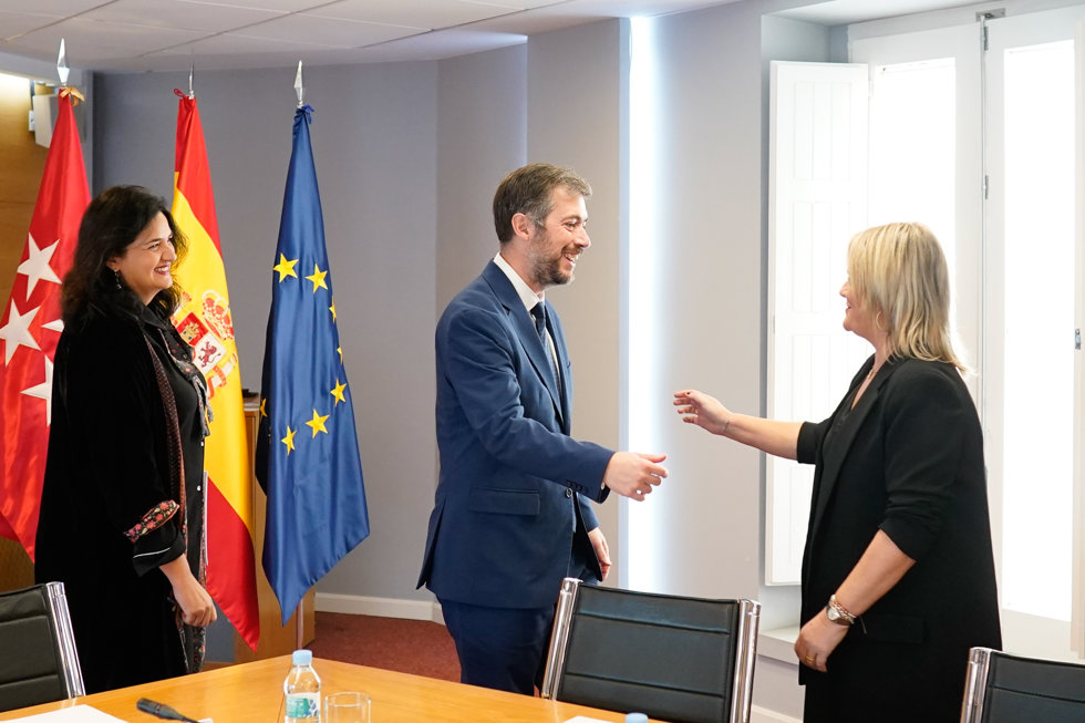 Mari Mar Blanco tras reunirse en la sede de la Real Casa de Postas con el consejero de Presidencia, Justicia y Administración Local, Miguel Ángel García Martín