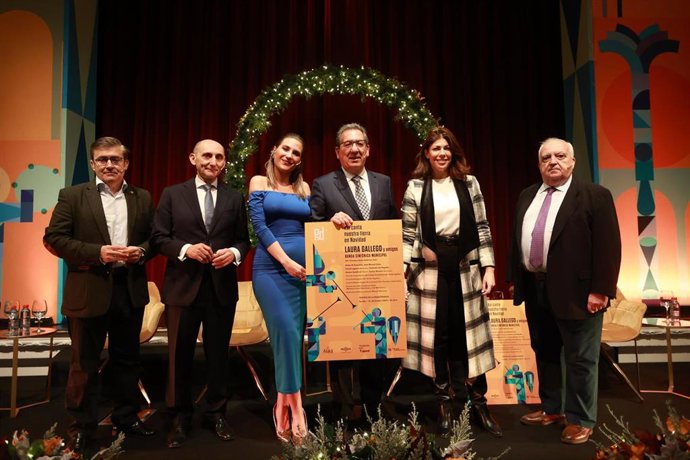 Foto de familia de la presentación de los 'Gozos de Diciembre' de la Fundación Cajasol.