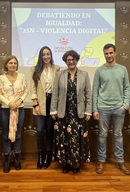 Presentación del proyecto 'Debatiendo en Igualdad. 25N. Violencia digital' de la Diputación de Badajoz
