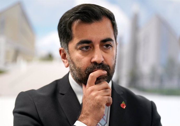 06 November 2023, United Kingdom, Dundee: First Minister of Scotland, Humza Yousaf, speaks to the media during a visit to the new Life Sciences Innovation Hub in Dundee, to tour the site and meet with key figures to learn more about the project. Photo: 