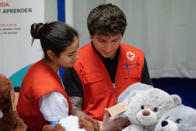 Archivo - Cruz Roja Juventud en Gipuzkoa busca cerca de 4.000 juguetes para niños y niñas en vulnerabilidad