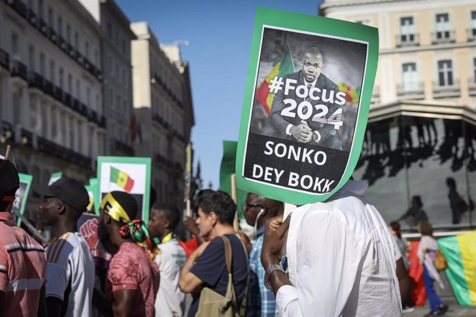 Archivo - Protestas en favor del opositor senegalés Ousmane Sonko, en Madrid.