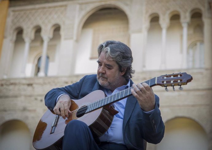 Archivo - El guitarrista Rafael Riqueni durante el Flashmob 'Bailando' de la XXI Bienal de Flamenco en el Real Alcázar, en Sevilla (Andalucía, España), a 04 de septiembre de 2020.