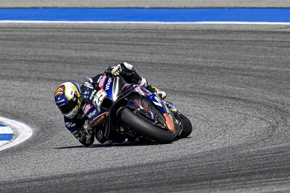 Raúl Fernández (Aprilia), durante una carrera.