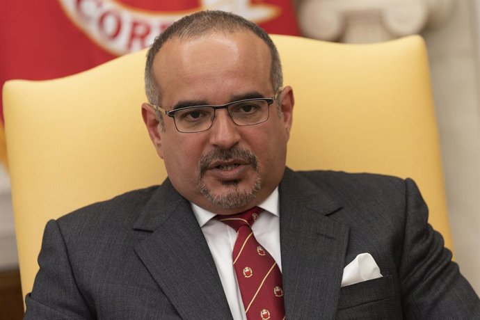 Archivo - September 16, 2019, Washington, District of Columbia, USA: His Royal Highness Prince Salman bin Hamad Al-Khalifa, Crown Prince, Deputy Supreme Commander, and First Deputy Prime Minister of the Kingdom of Bahrain speaks to the media while meeti