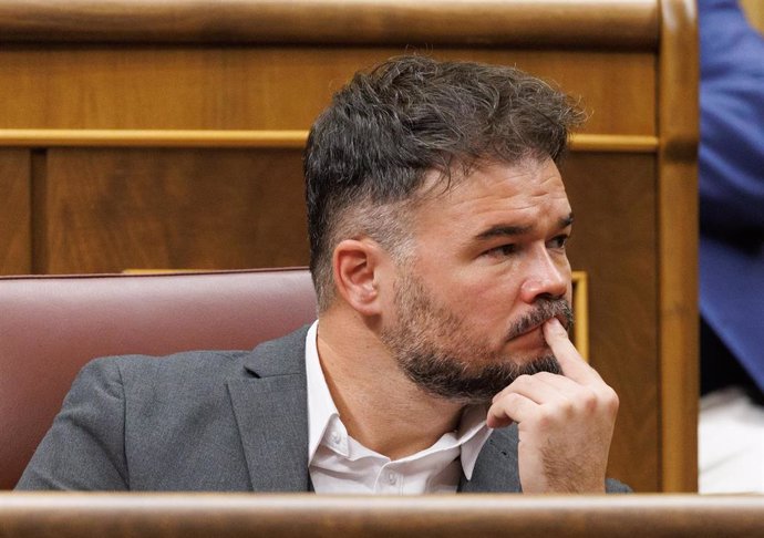 Archivo - El portavoz de ERC en el Congreso, Gabriel Rufián, en el hemiciclo