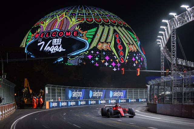 16 LECLERC Charles (mco), Scuderia Ferrari SF-23, action during the 2023 Formula 1 Heineken Silver Las Vegas Grand Prix, 21th round of the 2023 Formula One World Championship from November 17 to 19, 2023 on the Las Vegas Strip Circuit, in Las Vegas, USA -