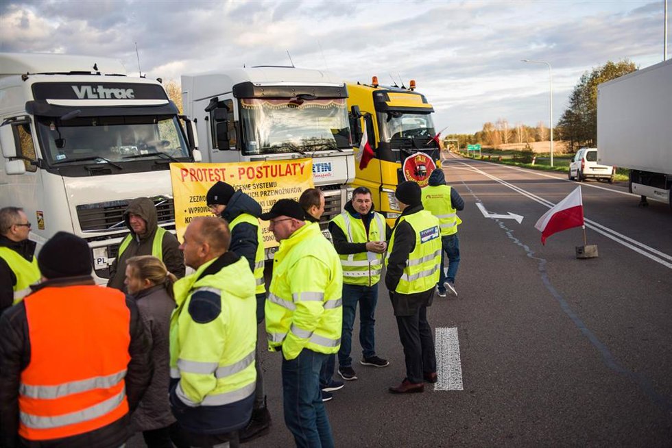 November 6, 2023, Dorohusk, Lublin voivodeship, Poland: Protesting Polish hauliers block the road to the border crossing to Ukraine near the Dorohusk town. From November 6, Polish truckers block several border crossings with Ukraine in protest at what t