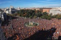 Decenas de miles de personas desbordan la plaza Cibeles para protestar contra la amnistía y Sánchez
