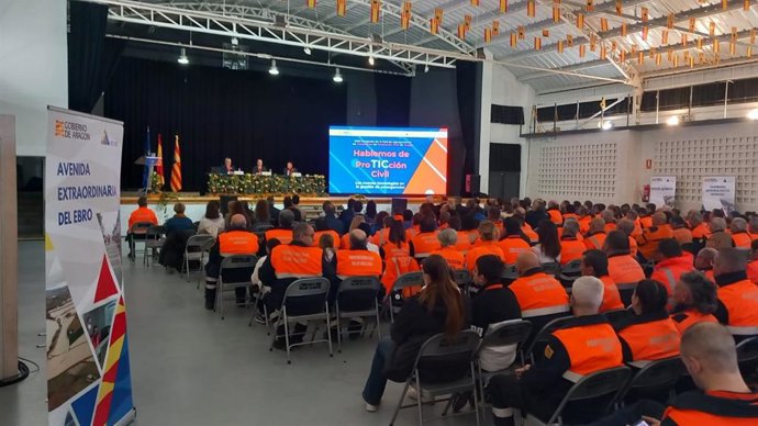 Protección Civil reconoce la labor de los voluntarios en el Congreso "Hablemos de ProTICción Civil".