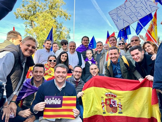 Una delegación del PP balear, presente en la manifestación contra la amnistía en Cibeles