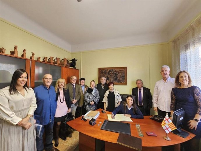 La Junta recibe el premio 'Quijote 2023' de la Federación de Comunidades Originarias de C-LM en Cataluña