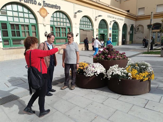 Visita del primer teniente de alcalde y concejal de Centro Especial de Empleo del Ayuntamiento de Jaén, Manuel Carlos Vallejo,  a la plaza de la Libertad.