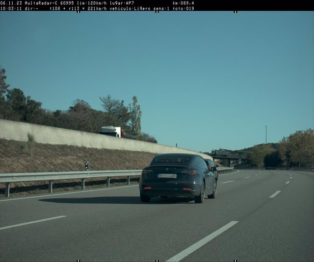 Imatge d'un cotxe denunciat per Mossos per circular a 221 km/hora