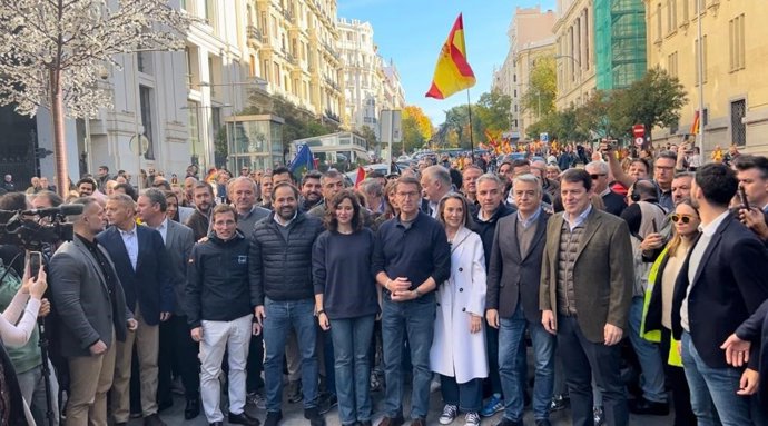 Dirigentes del PP en la concentración en Madrid.