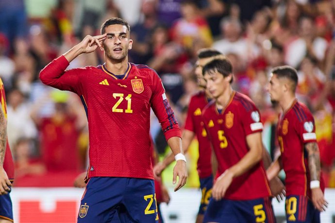 Archivo - Ferran Torres of Spain celebrates a goal during the UEFA EURO 2024 European qualifier match between Spain and Cyprus at Los Carmenes stadium on September 12, 2023, in Granada, Spain.