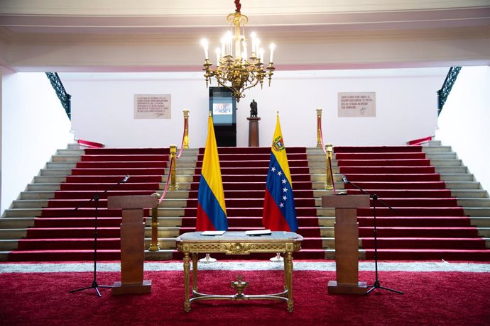 Archivo - June 30, 2023, Bogota, Cundinamarca, Colombia: Colombia's flag and Venezuela's flag moments before a joint declaration on cooperation in the search for persons reported missing on the Venezuelan border, in Bogota, Colombia on June 30, 2023.
