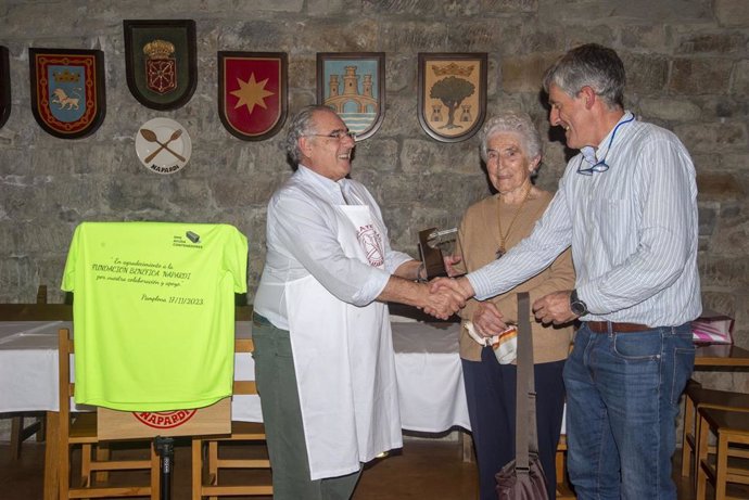 Acto de entrega del Galardón Anual de la Fundación Napardi a la ONG Ayuda contenedores.