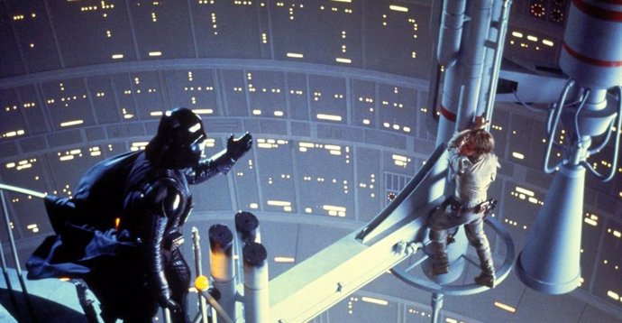 Archivo - Imagen de Darth Vader y Luke Skywalker en Star Wars: El Imperio contraataca