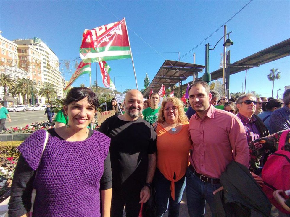 El coordinador general de IU Andalucía y diputado de Sumar en el Congreso, Toni Valero, antes del comienzo de la manifestación convocada por Marea Verde en defensa de la educación pública en Málaga.