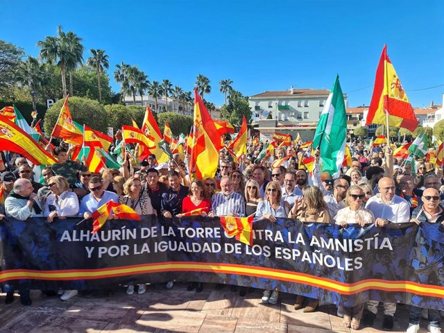 Navarro en la concentración convocada por el PP en Alhaurín de la Torre contra la amnistía.