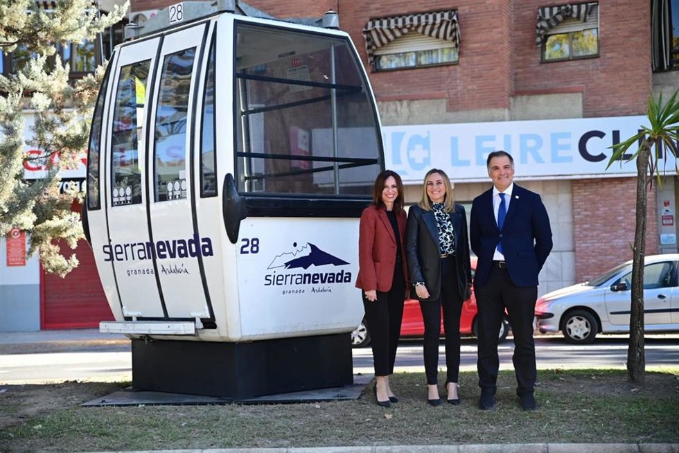 Parada de Sierra Nevada del autobús interurbano.