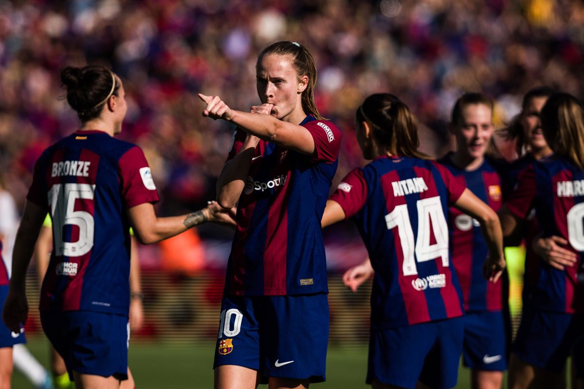 El FC Barcelona golea sin problemas al Real Madrid y se escapa en la Liga F