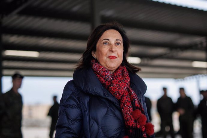 La ministra de Defensa, en funciones, Margarita Robles, realiza una visita a la Brigada 'Almogávares' VI de Paracaidistas en sus instalaciones de la Base 'Príncipe', a 8 de noviembre de 2023, en Paracuellos de Jarama, Madrid (España). 