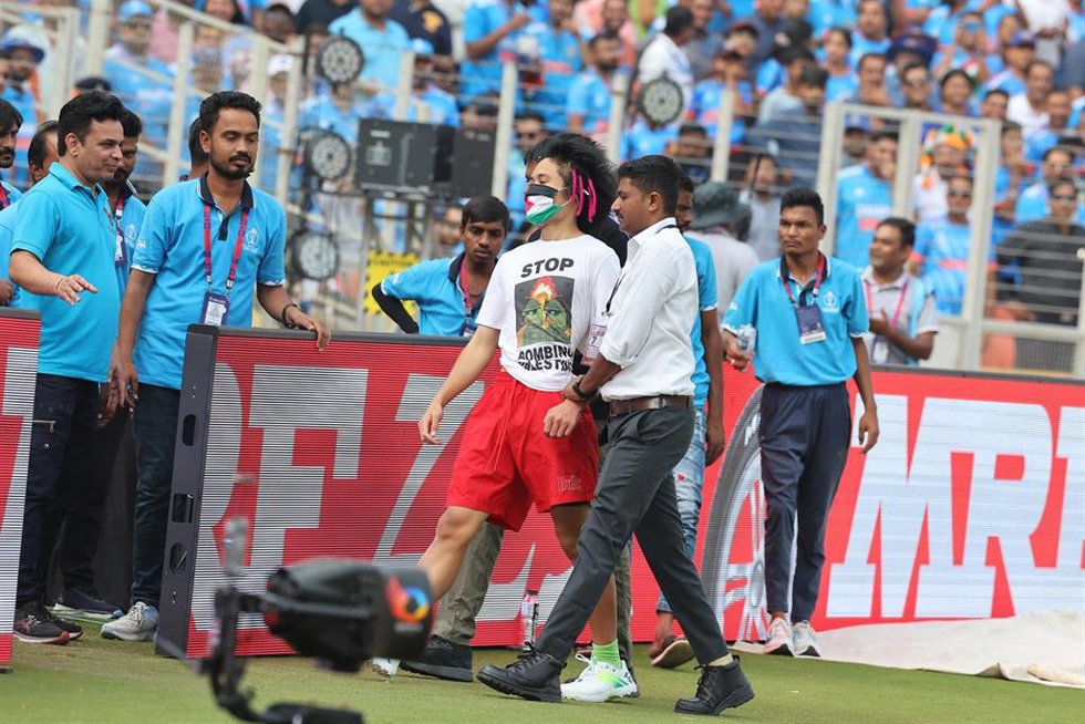 Un activista propalestino en la final del Mundial de Críquet en Ahmedabad