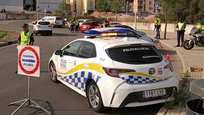 Archivo - Controles de tráfico de la Policía Local de Palma. Archivo. 