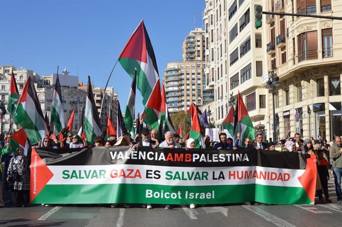 Miles de personas marchan para pedir "derechos humanos" para el pueblo palestino