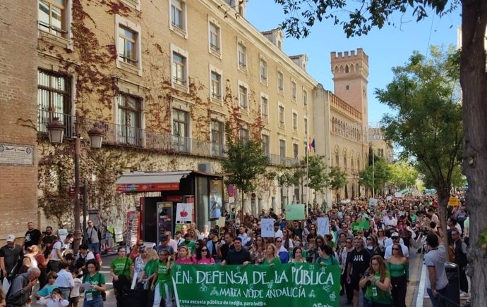 Manifestación en Sevilla convocada por la Marea Verde