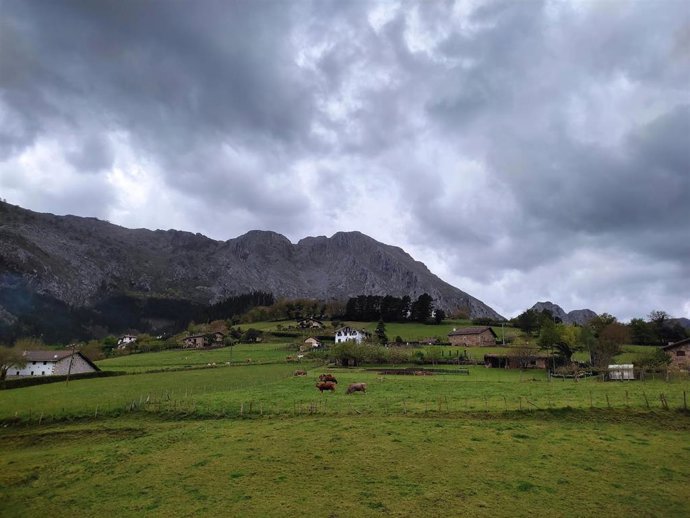 Archivo - Cielos muy nubosos en Bizkaia