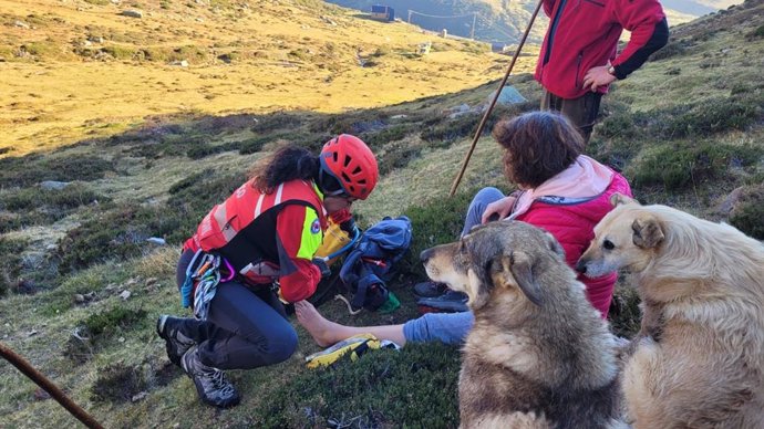 Ganadera se rompe el tobillo tras resbalarse cuando buscaba al ganado en Alto Campoo