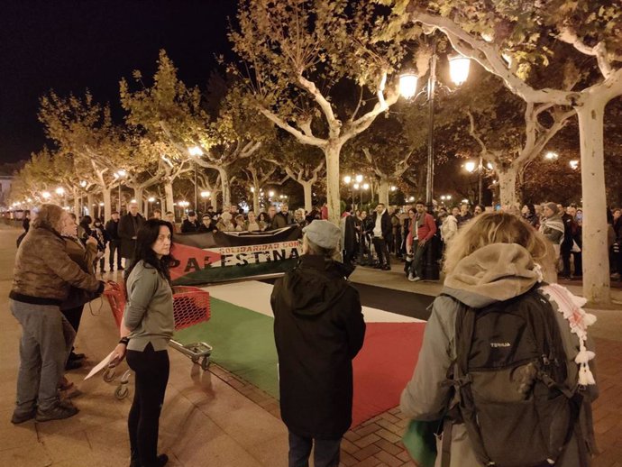 Concentración en solidaridad con Palestina en el Espolón en Logroño