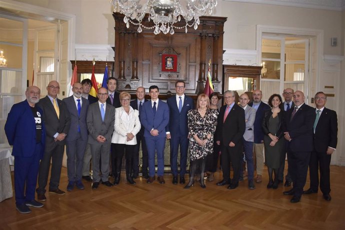 Foto de familia de los premios San Millán del Centro Riojano de Madrid
