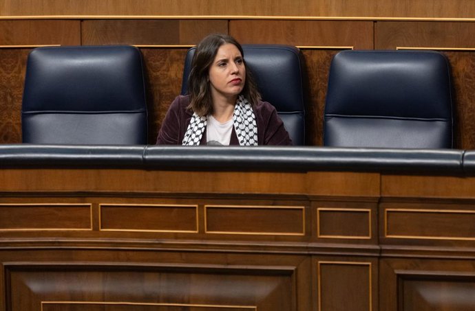 La ministra de Igualdad en funciones, Irene Montero, durante la segunda sesión del debate de investidura de Pedro Sánchez como presidente de Gobierno, en el Congreso de los Diputados, a 16 de noviembre de 2023, en Madrid (España). El Salón de Plenos del
