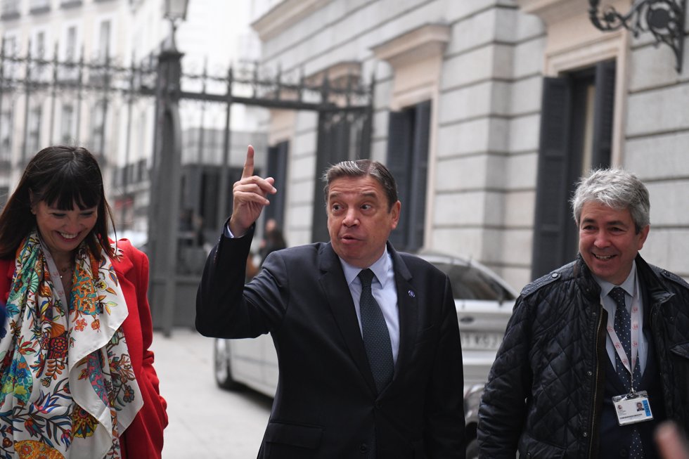 El ministro de Agricultura y Pesca en funciones, Luis Planas, a su llegada a la segunda sesión del debate de investidura de Pedro Sánchez como presidente de Gobierno, en el Congreso de los Diputados, a 16 de noviembre de 2023, en Madrid (España).