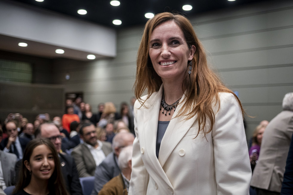 La nueva ministra de Sanidad, Mónica García, a su llegada a la toma de posesión del cargo de Yolanda Díaz, en la sede ministerial, a 21 de noviembre de 2023, en Madrid (España). 