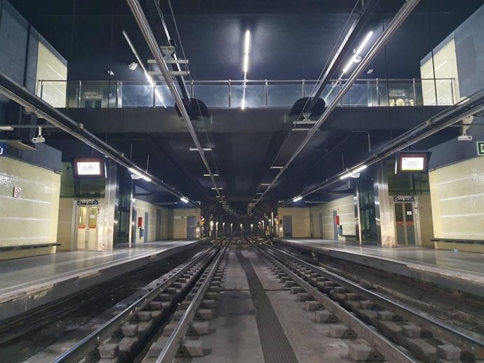 Archivo - Catenaria fija en la línea Llobregat-Anoia de los Ferrocarrils de la Generalitat de Catalunya (FGC).