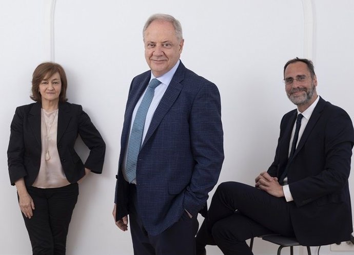 Archivo - Lozano, CEO; De Torres, Presidente y Huch, CFO.